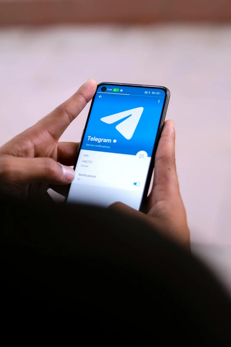 Pantalla de Telegram con la opción de abrir Mines BOT